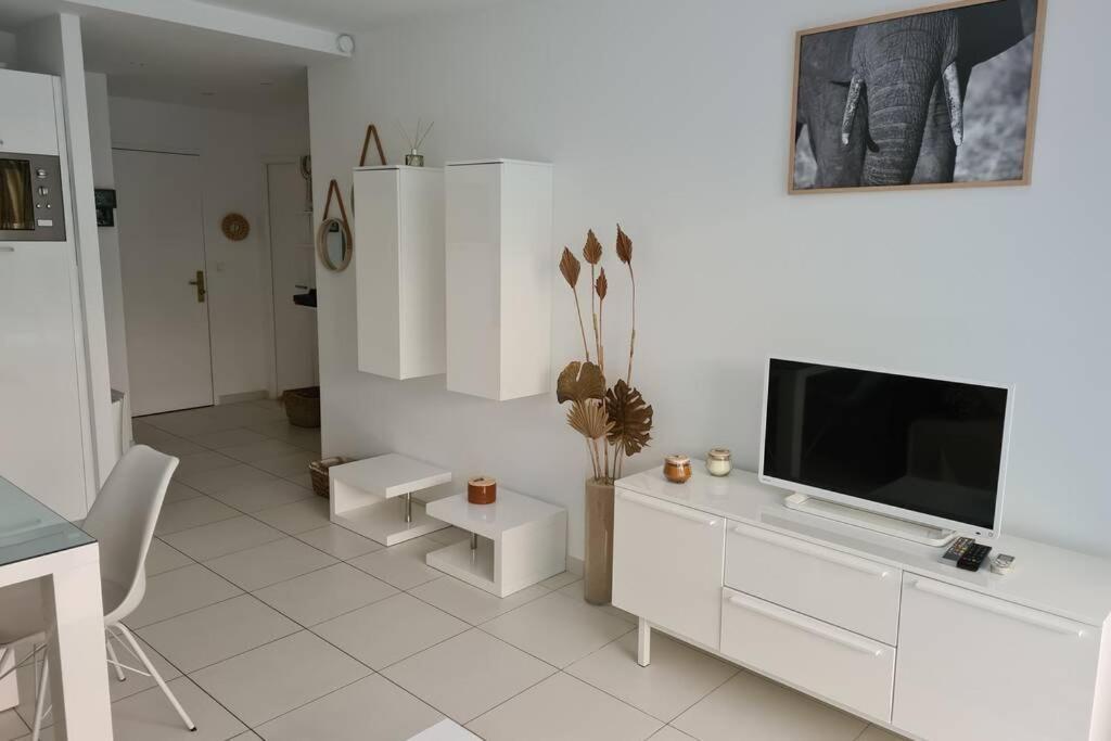 Le Lodge, T2 Classe 3 Etoiles Avec Jardin, Parking, Piscine & Mer A 2 Pas Μεντόν Εξωτερικό φωτογραφία